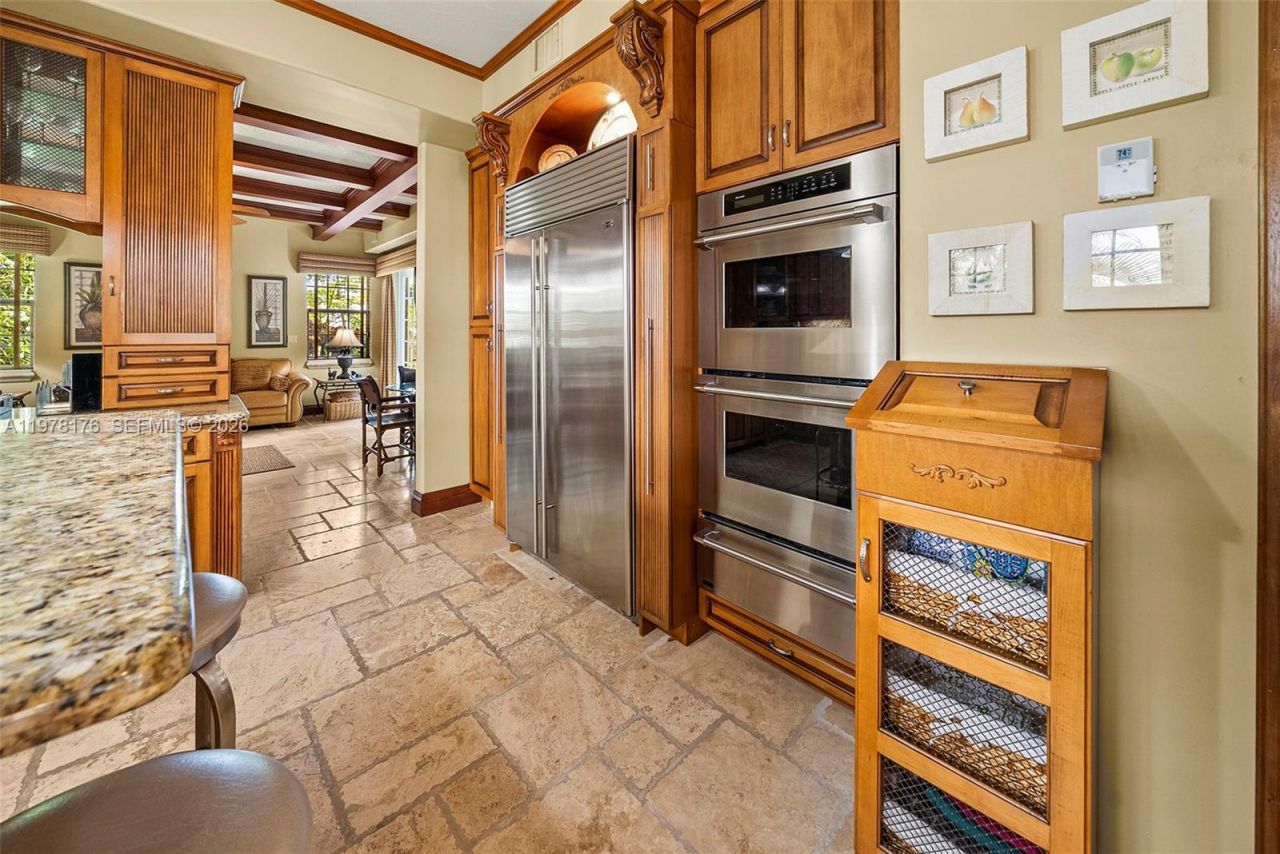 4501 N Bay Rd , Miami Beach, FL 33140 Photo