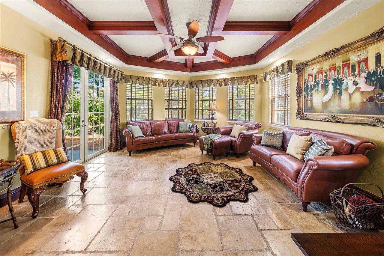 4501 N Bay Rd , Miami Beach, FL 33140 Photo