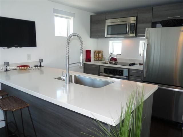 421 Meridian Ave, Unit 14, Miami Beach, FL 33139 Photo