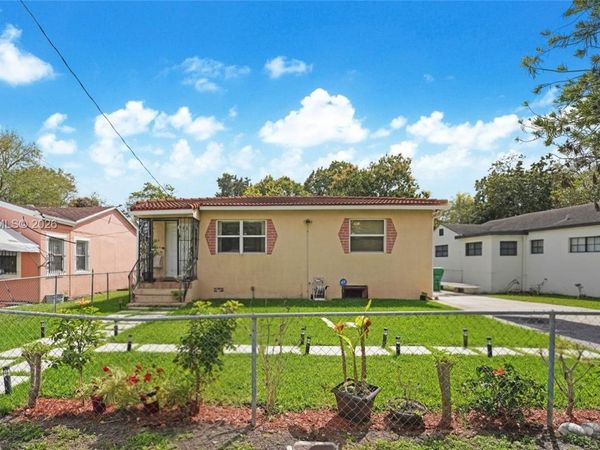 560 NW 97th St , Miami, FL 33150