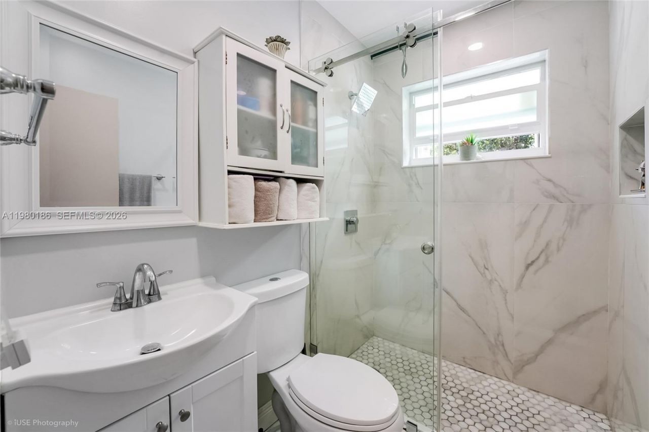 560 NW 97th St, Miami, FL 33150 Photo