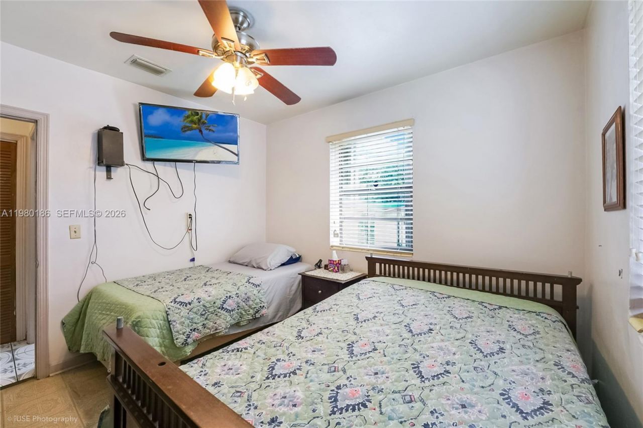 560 NW 97th St, Miami, FL 33150 Photo