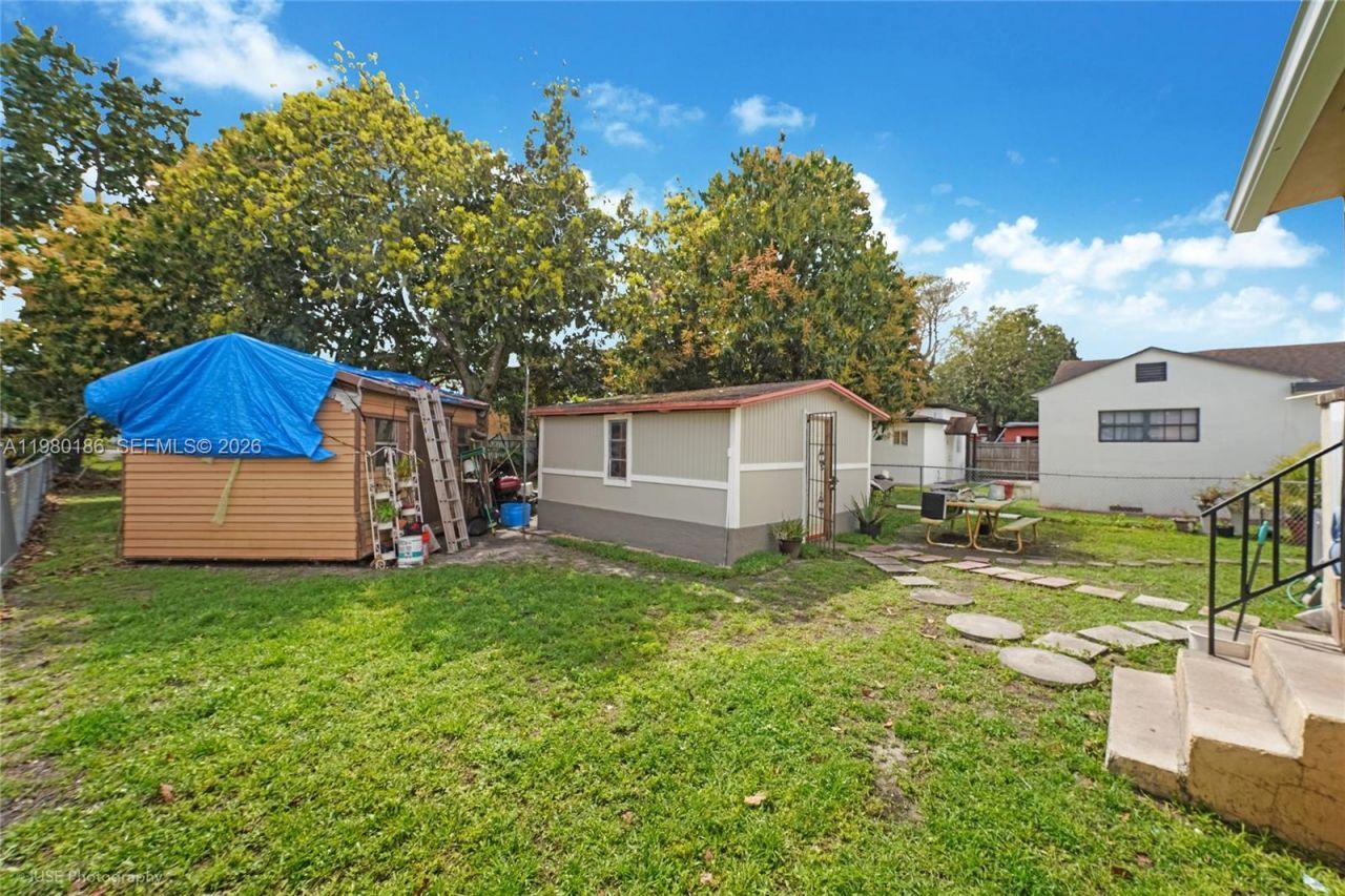 560 NW 97th St , Miami, FL 33150 Photo