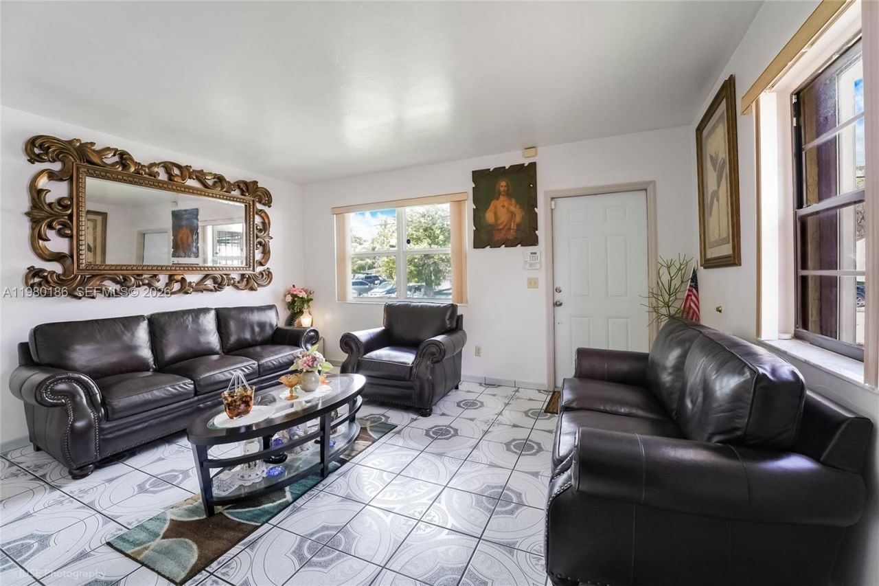 560 NW 97th St, Miami, FL 33150 Photo