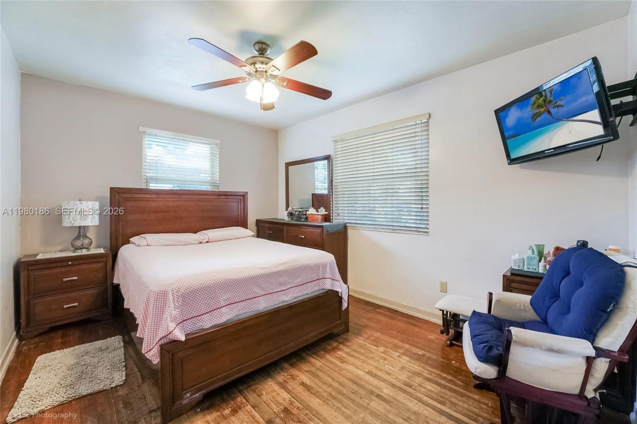 560 NW 97th St , Miami, FL 33150 Photo