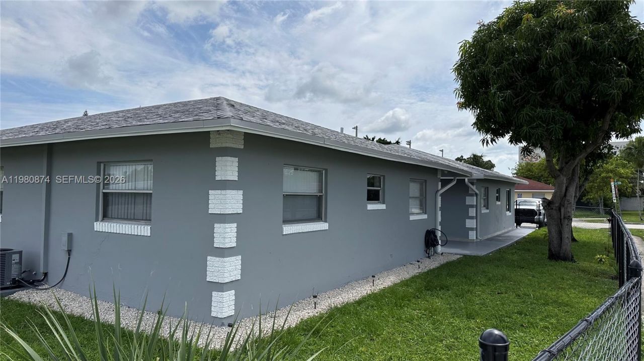 4101 NW 30th Ter , Lauderdale Lakes, FL 33309 Photo