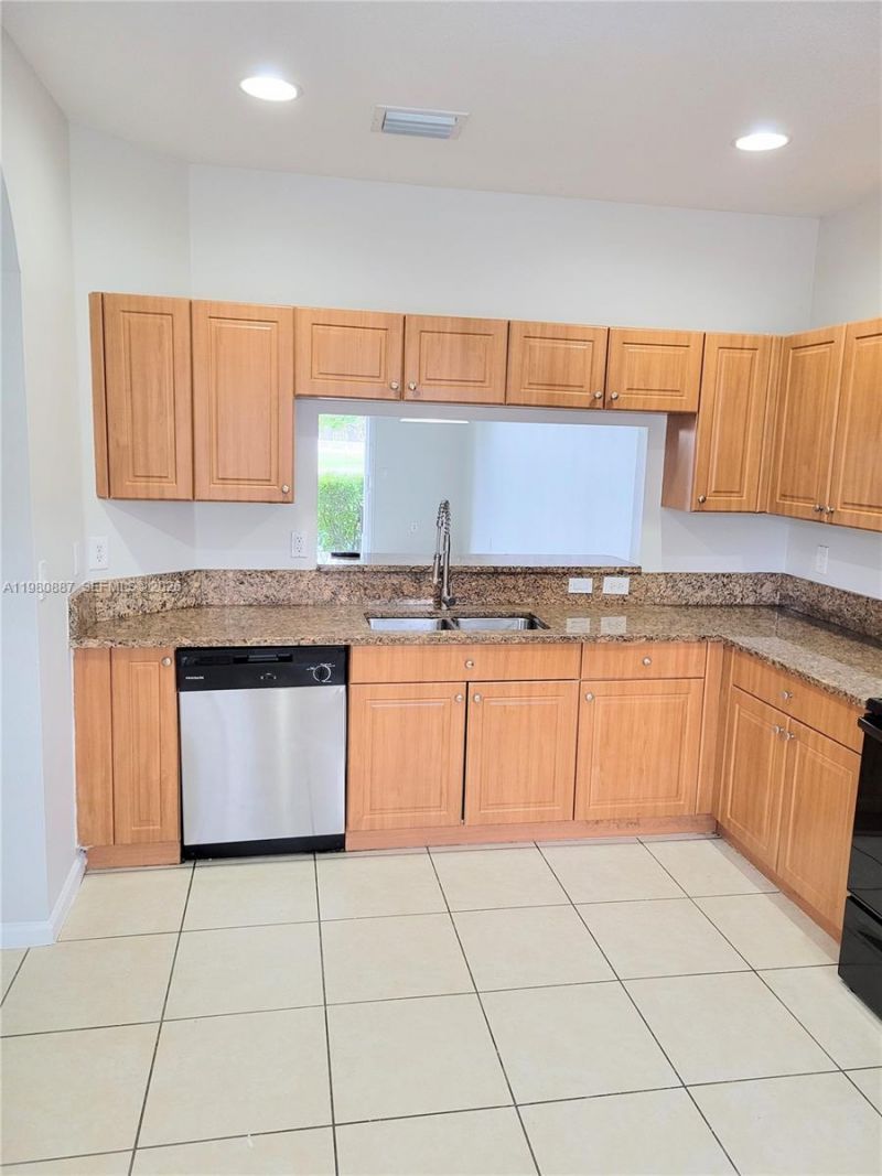 8263 SW 27th St, Unit 102, Miramar, FL 33025 Photo