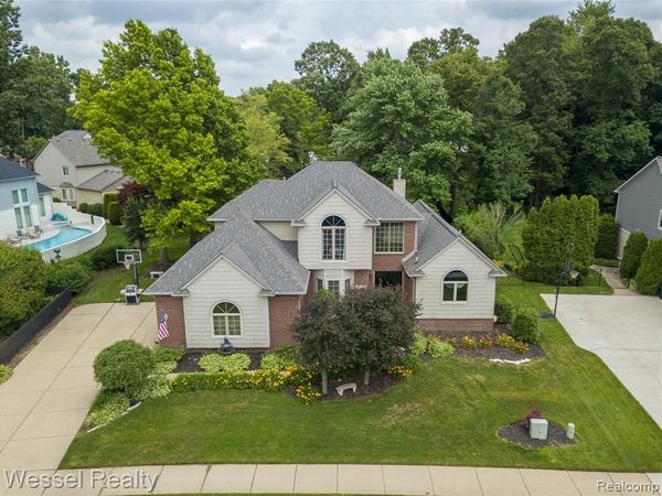 49112 White Mill Drive, Shelby Twp, MI 48317