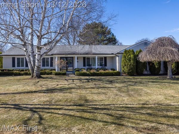 38621 Santa Barbara Street, Clinton Twp, MI 48036