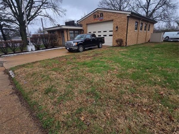 1955 Washington Street , Florissant, MO 63033