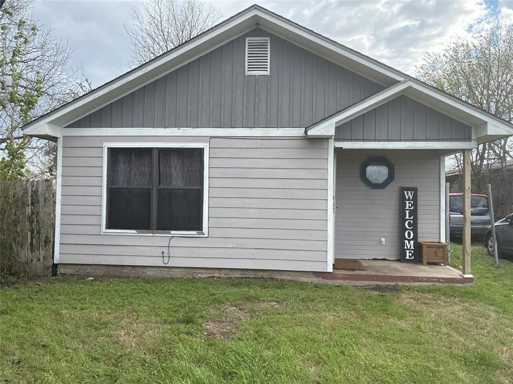 402 E Spruce Street, West, TX 76691 Main Photo