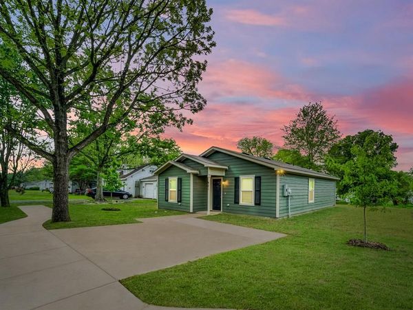 921 W 9th Street, Bonham, TX 75418