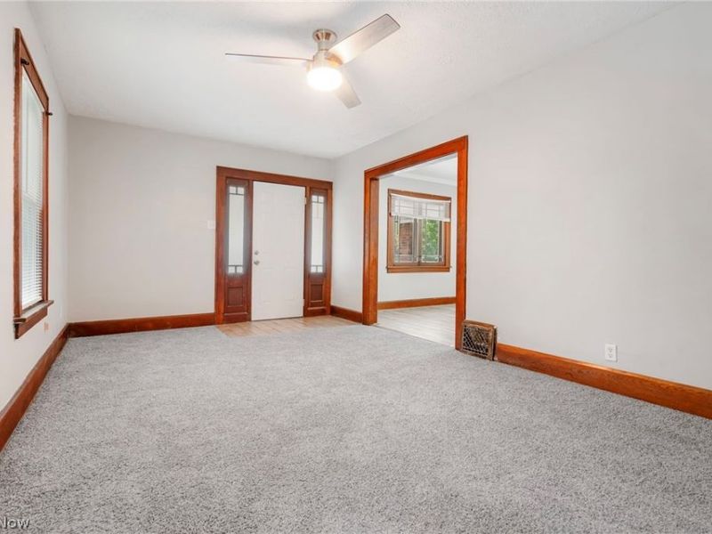 163 W Market Street, Alliance, OH 44601 Photo 4