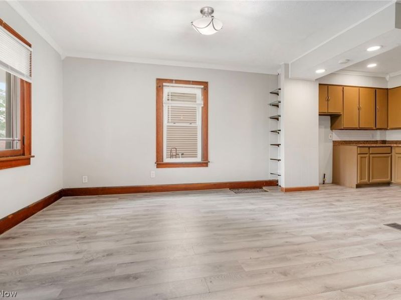 163 W Market Street, Alliance, OH 44601 Photo 7