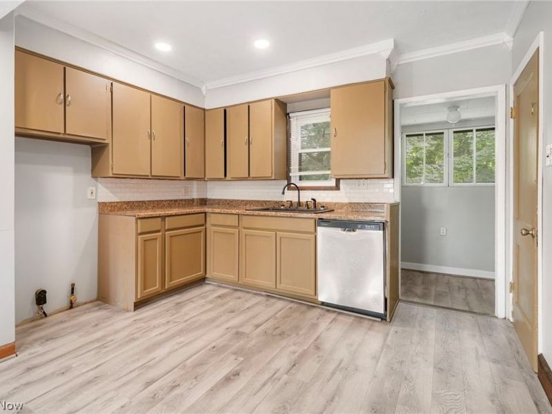 163 W Market Street, Alliance, OH 44601 Photo 9