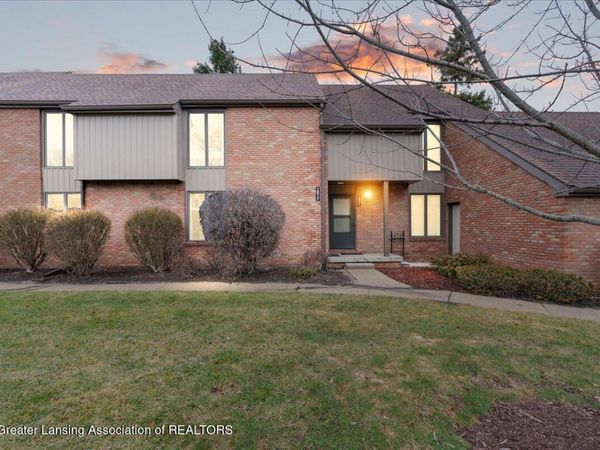 1817 Burrwood Circle, East Lansing, MI 48823