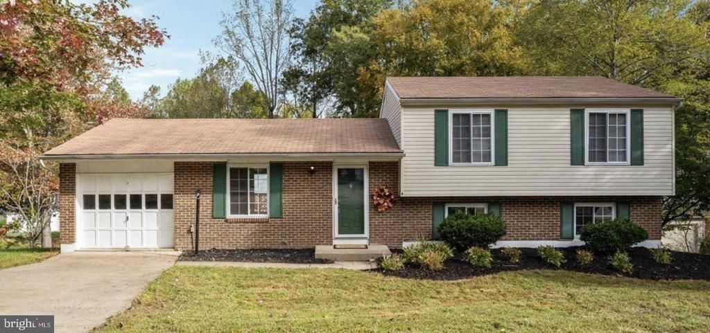 7743 Middle Valley Drive, Springfield, VA 22153 Main Photo