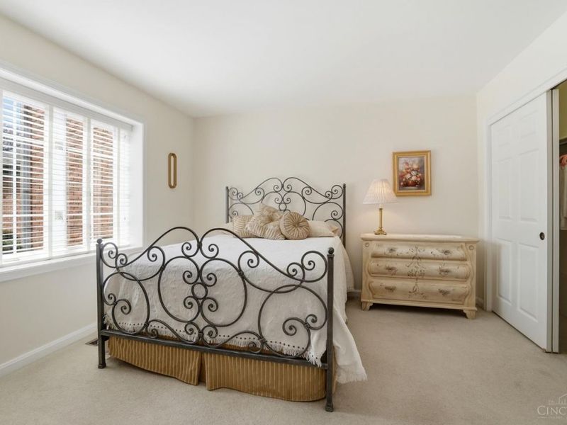 2633 Vienna Estates Drive, Miami Twp, OH 45459 Photo 10