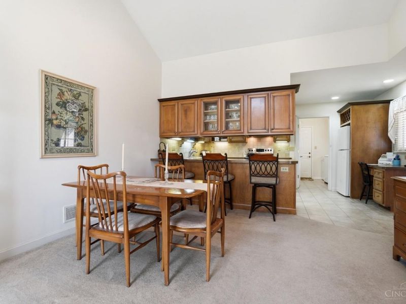 2633 Vienna Estates Drive, Miami Twp, OH 45459 Photo 4