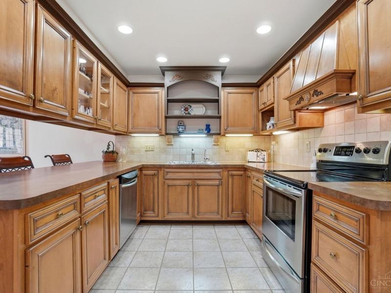 2633 Vienna Estates Drive, Miami Twp, OH 45459 Photo 5