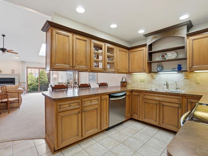 2633 Vienna Estates Drive, Miami Twp, OH 45459 Photo 6