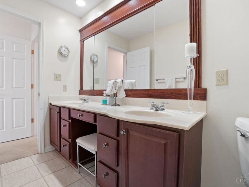 2633 Vienna Estates Drive, Miami Twp, OH 45459 Photo 9