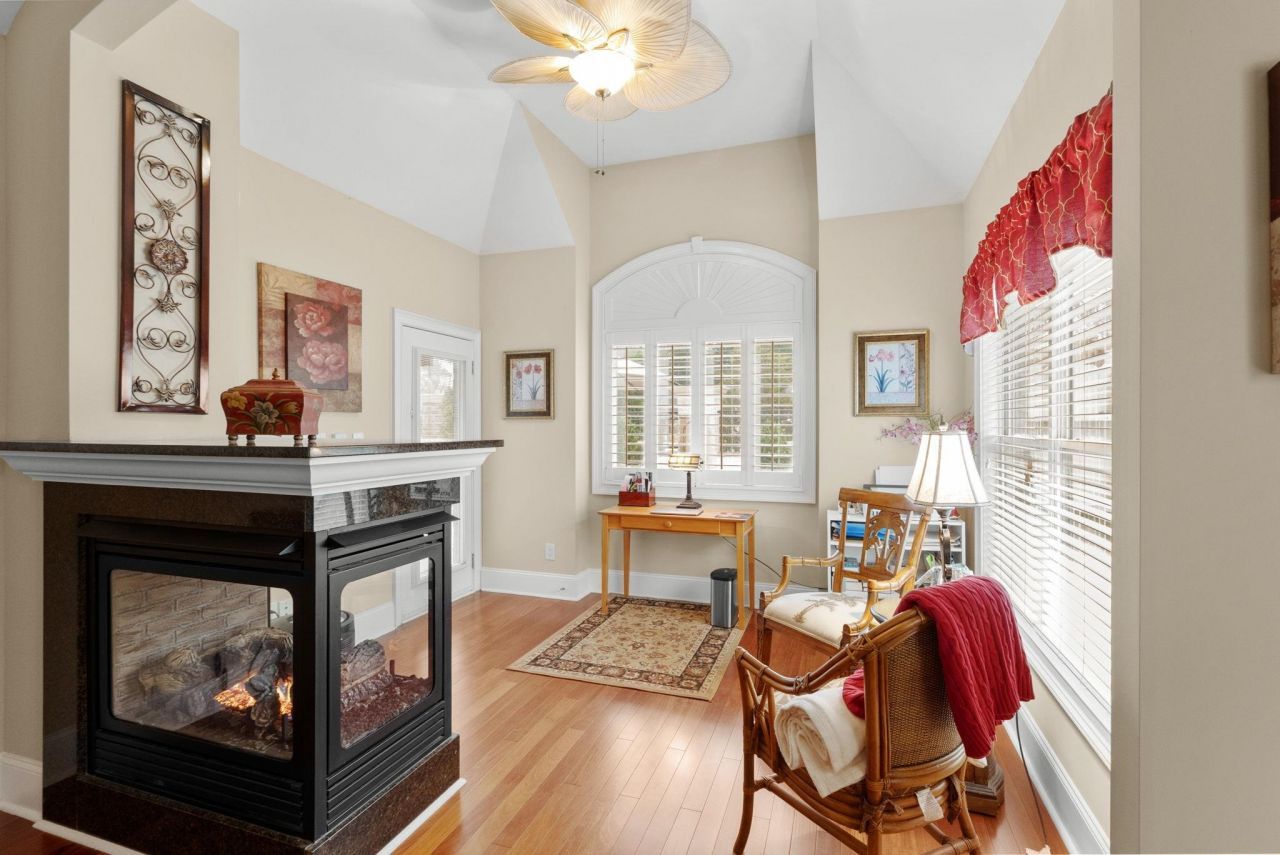 372 Waterfall Circle Photo 36