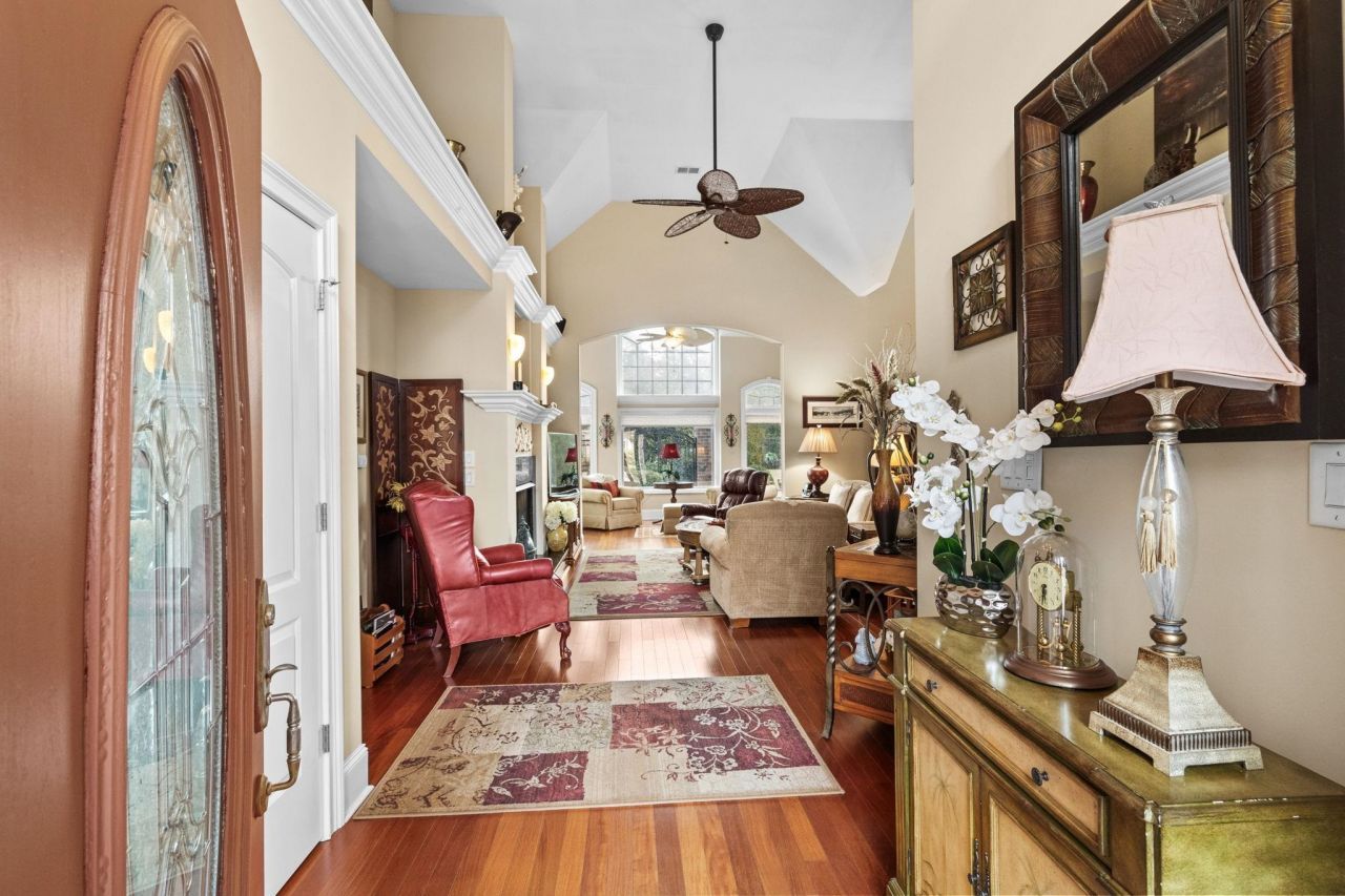 372 Waterfall Circle Photo 9