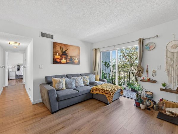 8950 NE 8th Ave, Unit 402, Miami, FL 33138