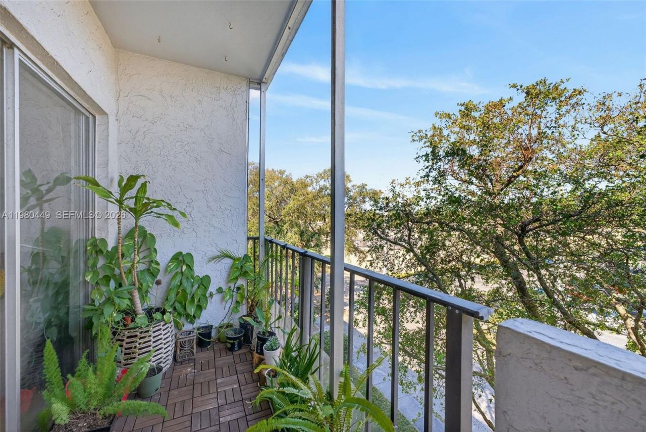 8950 NE 8th Ave, Unit 402, Miami, FL 33138 Photo