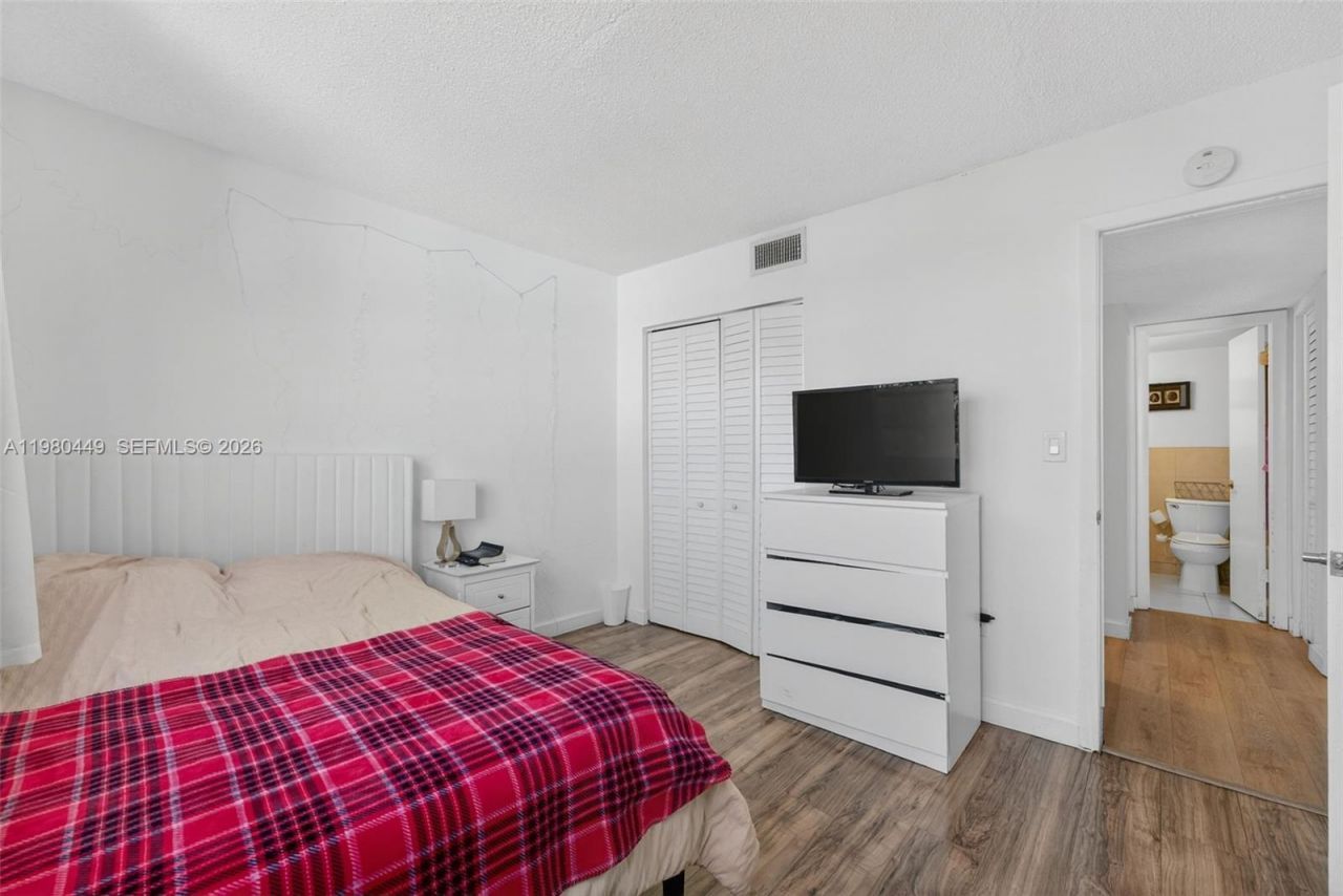 8950 NE 8th Ave, Unit 402, Miami, FL 33138 Photo