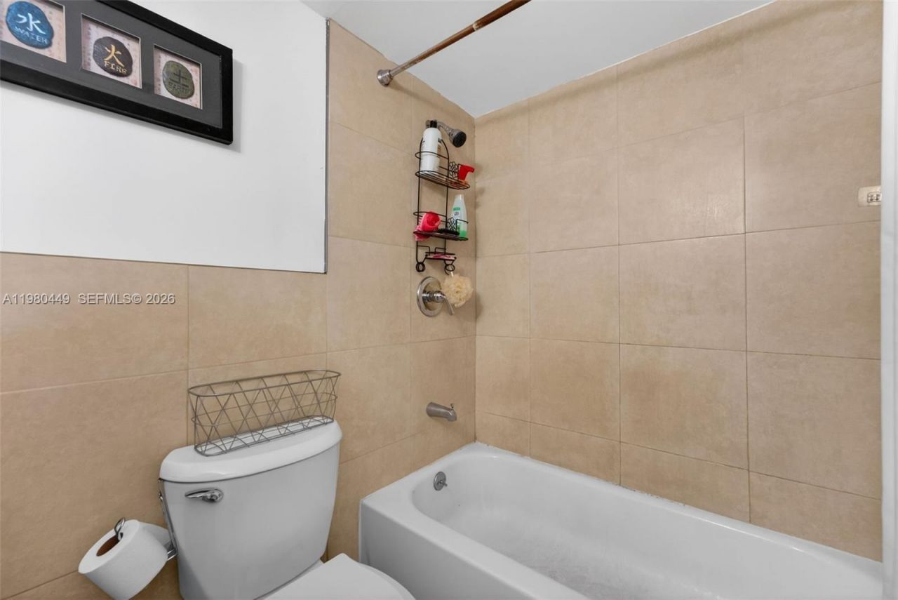 8950 NE 8th Ave, Unit 402, Miami, FL 33138 Photo