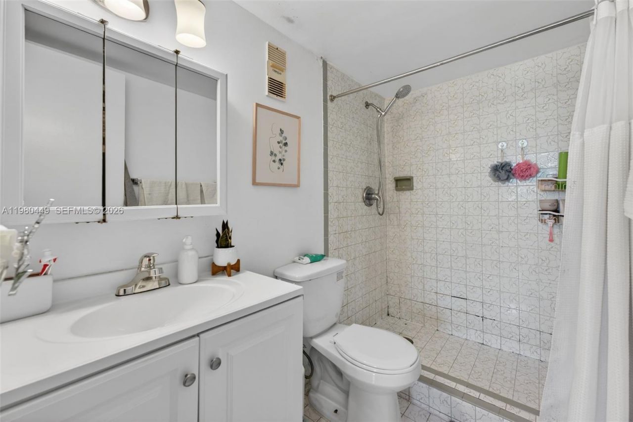 8950 NE 8th Ave, Unit 402, Miami, FL 33138 Photo