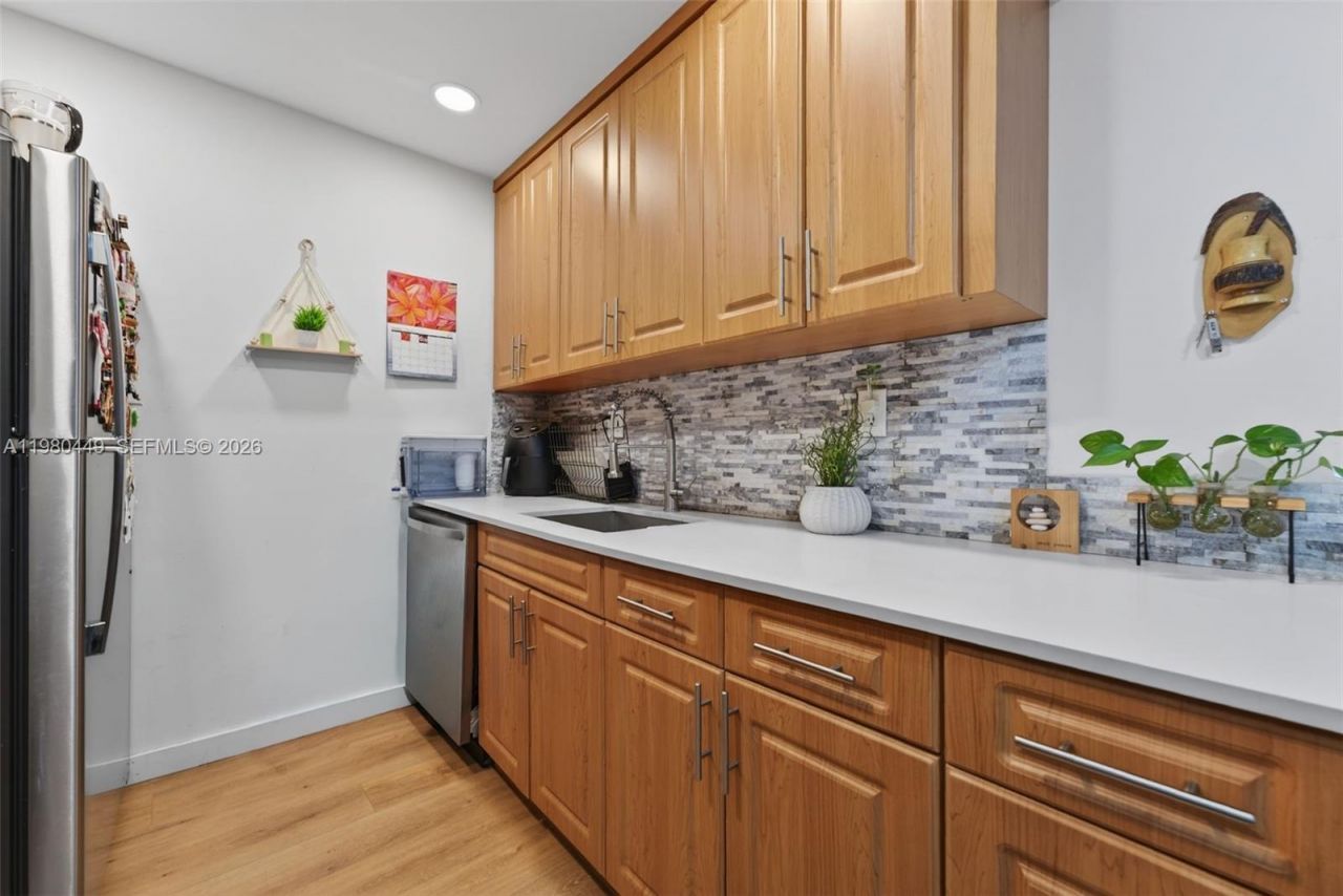 8950 NE 8th Ave, Unit 402, Miami, FL 33138 Photo