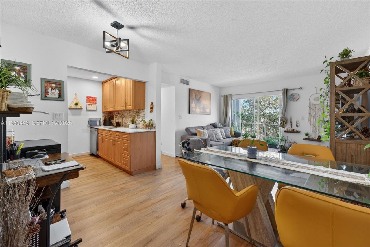 8950 NE 8th Ave, Unit 402, Miami, FL 33138 Photo