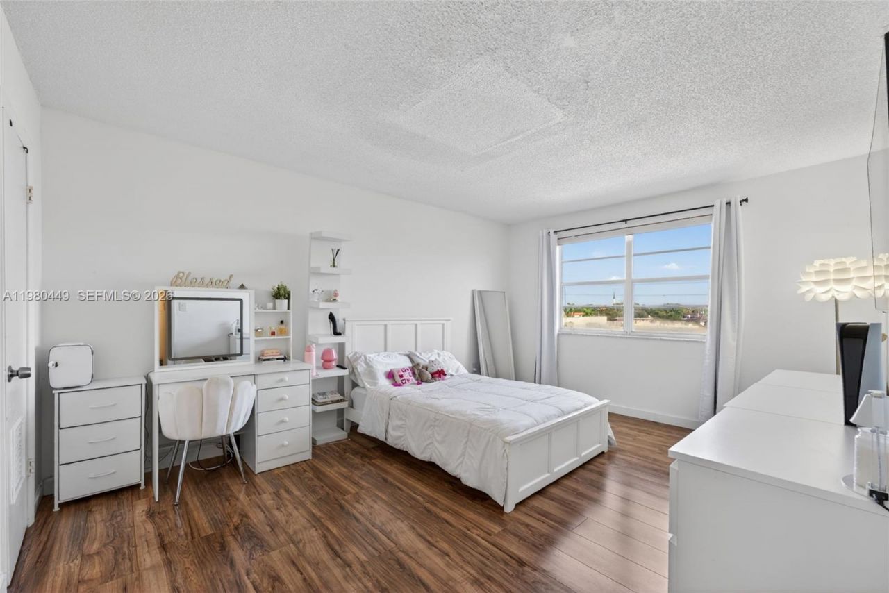 8950 NE 8th Ave, Unit 402, Miami, FL 33138 Photo