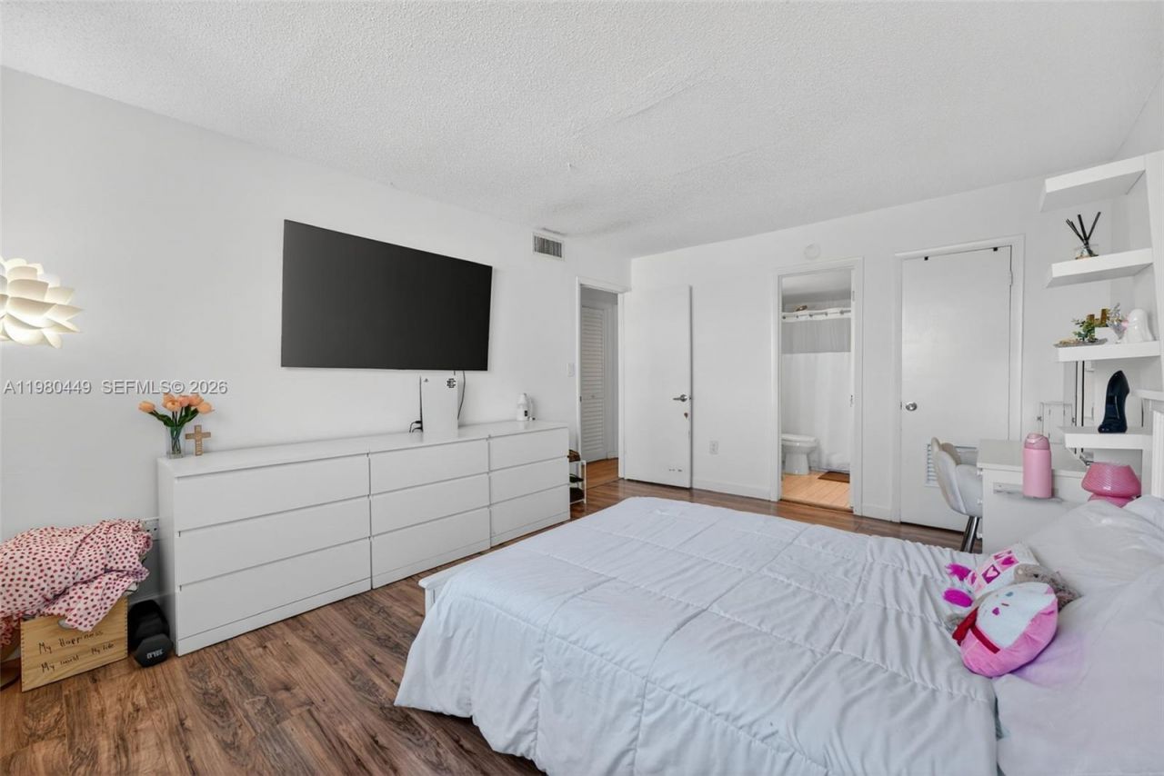 8950 NE 8th Ave, Unit 402, Miami, FL 33138 Photo