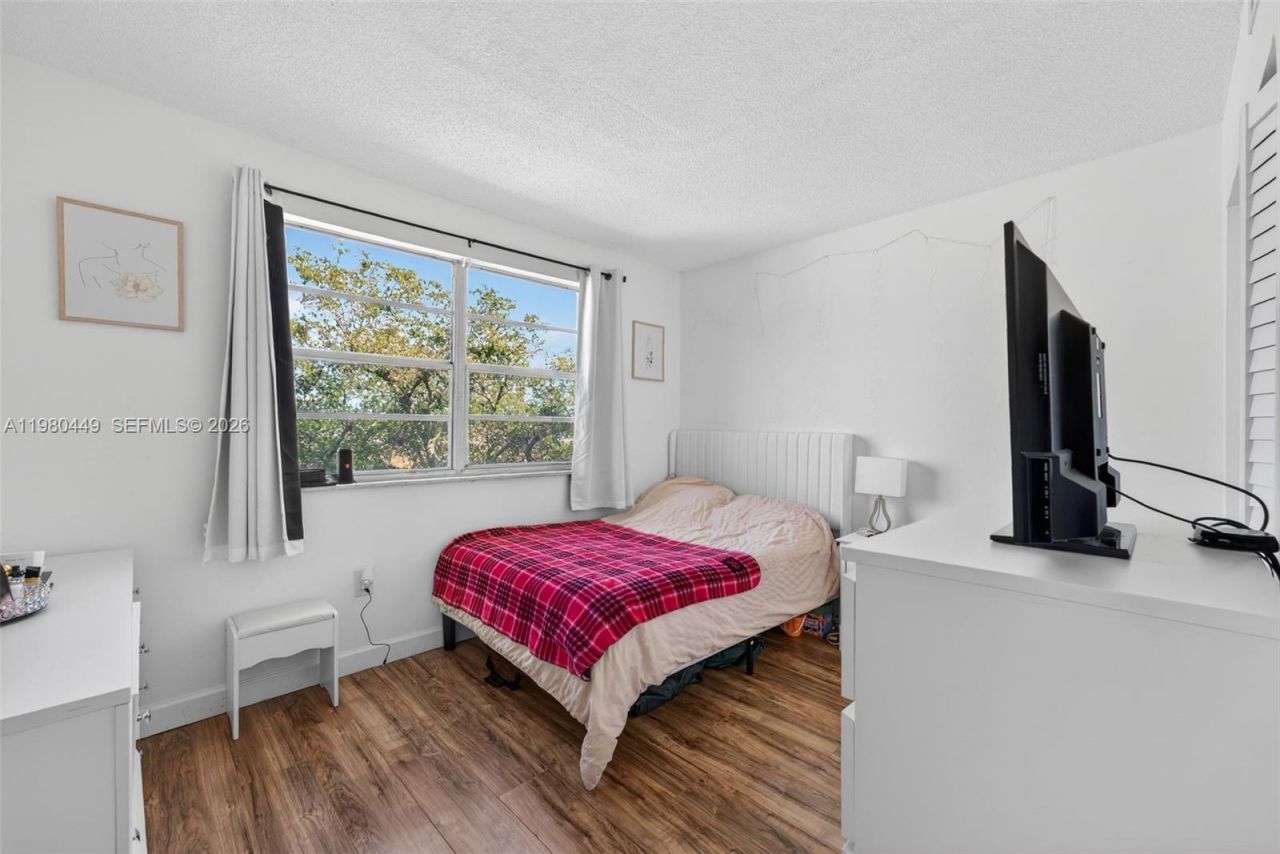 8950 NE 8th Ave, Unit 402, Miami, FL 33138 Photo