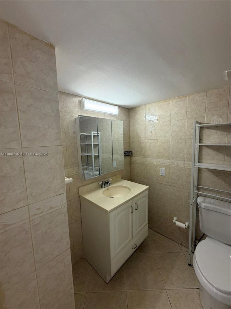 1801 S Treasure Dr , Unit 202, North Bay Village, FL 33141 Photo