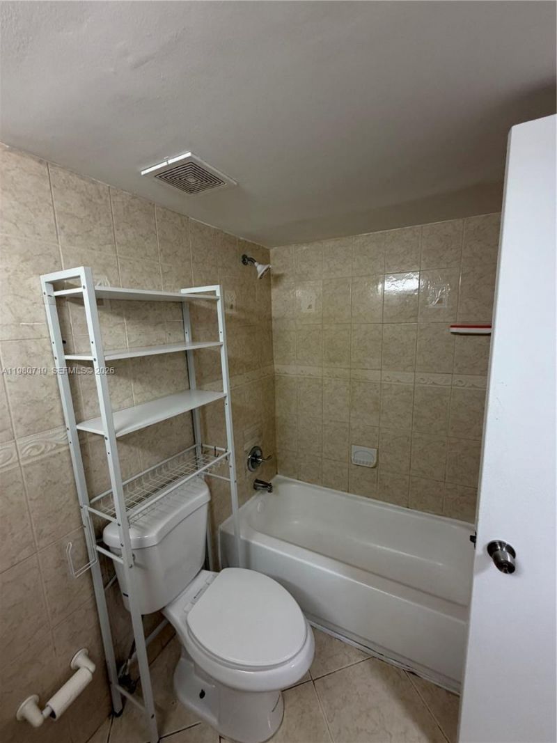 1801 S Treasure Dr , Unit 202, North Bay Village, FL 33141 Photo