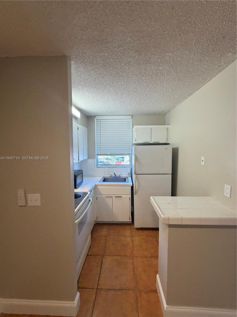 1801 S Treasure Dr , Unit 202, North Bay Village, FL 33141 Photo