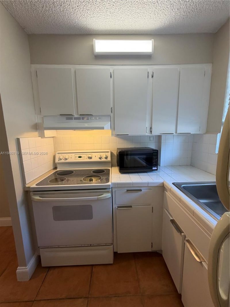 1801 S Treasure Dr , Unit 202, North Bay Village, FL 33141 Photo