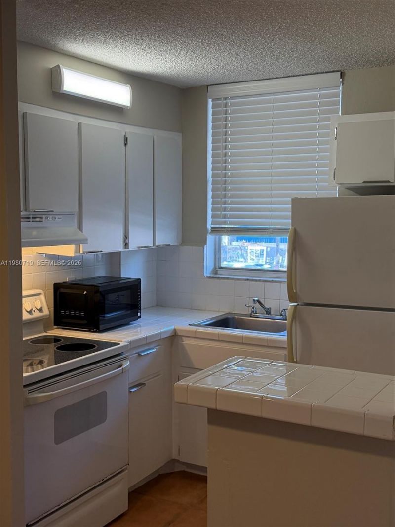 1801 S Treasure Dr , Unit 202, North Bay Village, FL 33141 Photo