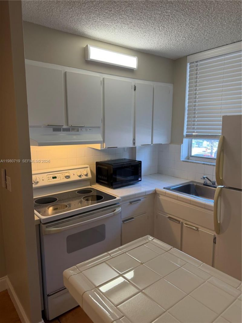 1801 S Treasure Dr , Unit 202, North Bay Village, FL 33141 Photo