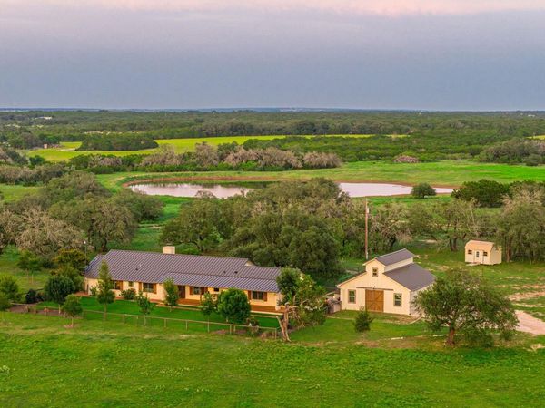 2055 County Road 284 , Liberty Hill, TX 78642