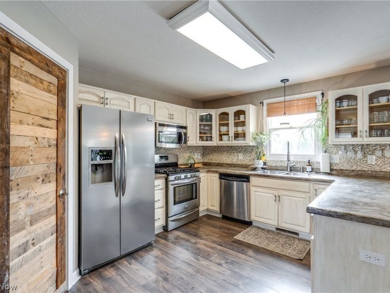 5452 Shadow Field Circle NE, Louisville, OH 44641 Photo 8