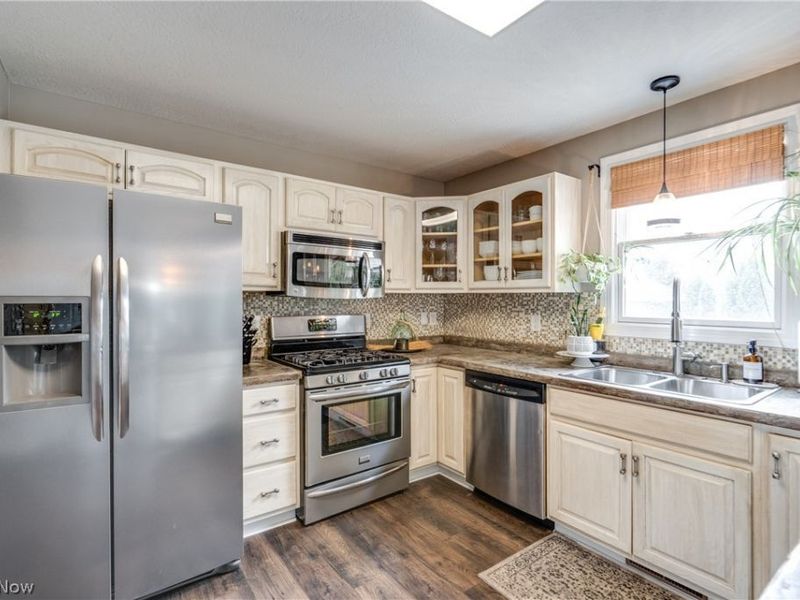 5452 Shadow Field Circle NE, Louisville, OH 44641 Photo 9