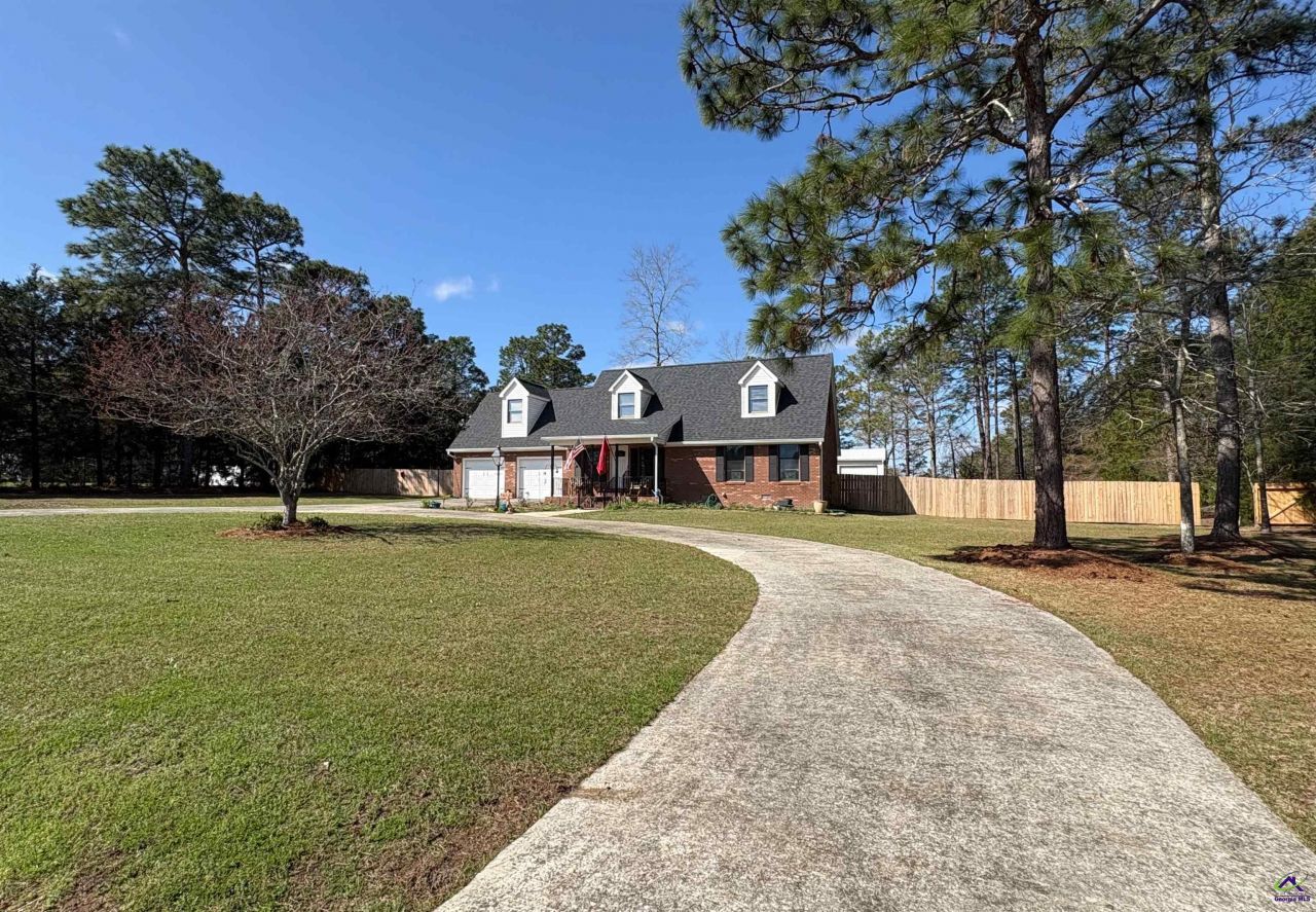 319 Greenbriar Drive, Byron, GA 31008 Main Photo