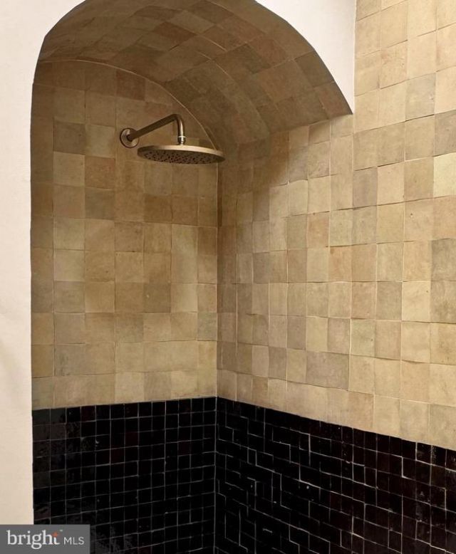 811 Pierce Street, Philadelphia, PA 19148 Main Photo