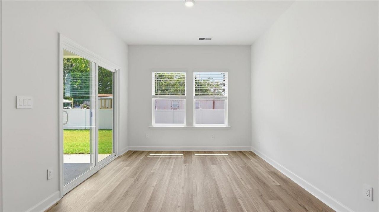 213 Evergreen St. Photo 21
